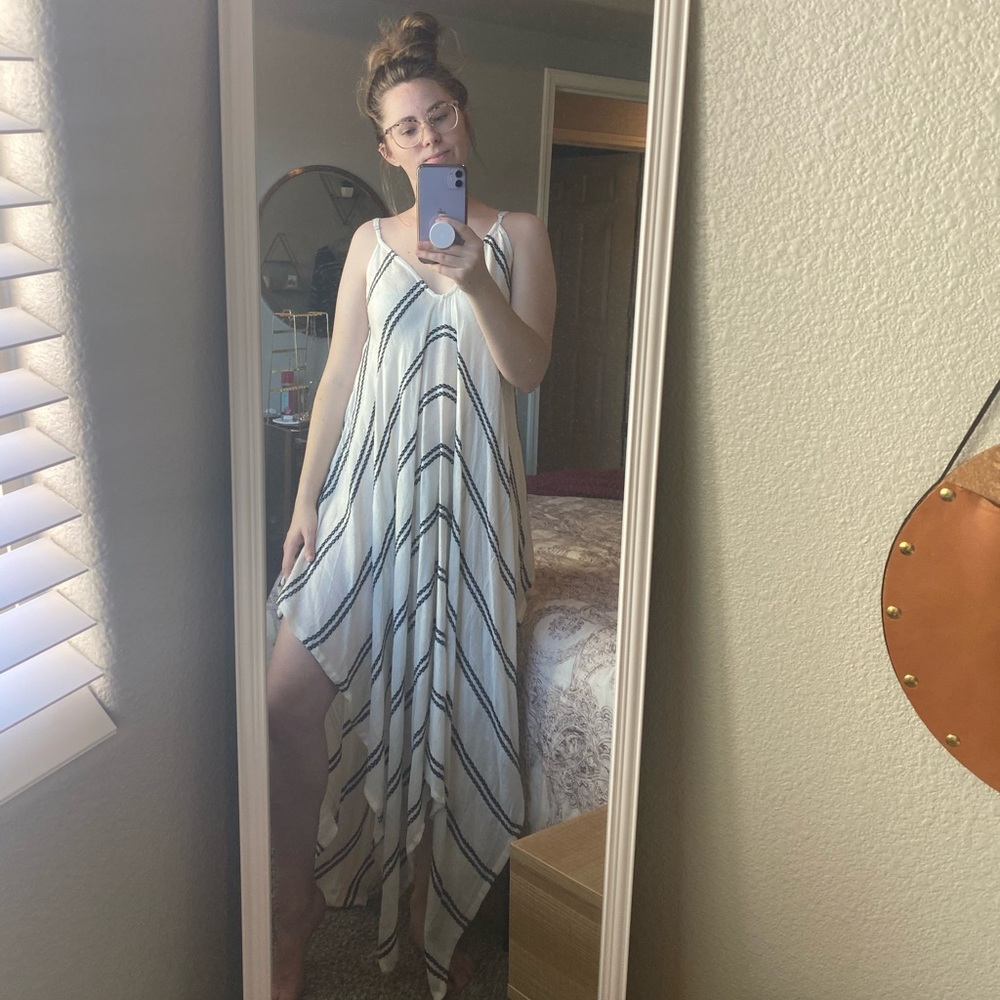 HP✨Asymmetrical Black And White Striped Maxi Dress - Picture 2 of 4